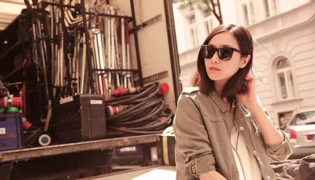 黄立行和徐静蕾结婚了吗-（黄立行老婆是谁）