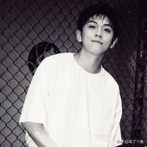 ​武艺自黑网友给自己编段子“跳起来打你膝盖”，场面收不住啦