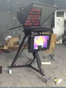 ​有题词汇器,何以新闻主播还要戴稿?