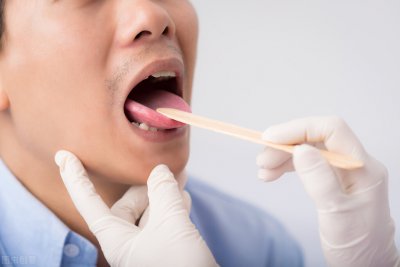 ​喉咙有异物感是什么原因（老感觉喉咙不舒服，有异物感是什么回事？如何改