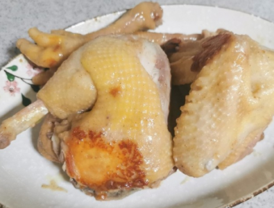 ​盐焗鸡块的家常做法，用电饭锅就能做，皮香肉滑又入味