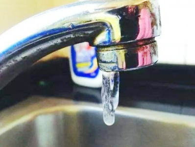 ​水管冻住了怎么办快速化冻（冬天水管冻住不求人，教你个简单的方法，快速