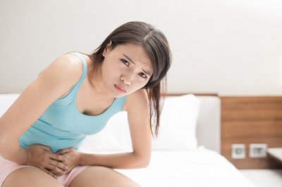 ​月经中有像肉一样的血块是什么（大姨妈流出一坨肉糊糊的东西）