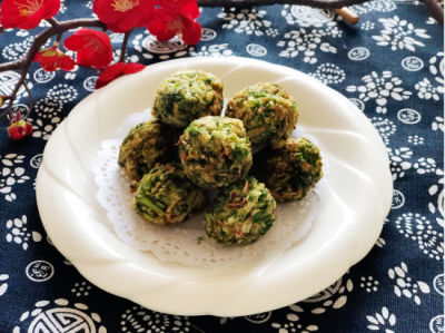 ​香菜多了怎么吃才好吃？试试这种做法，外酥里嫩真好吃，一口一个吃不停