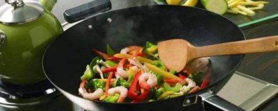 ​铁锅生锈了炒菜可以吃吗 炒菜的锅生锈了还能炒菜吃吗?
