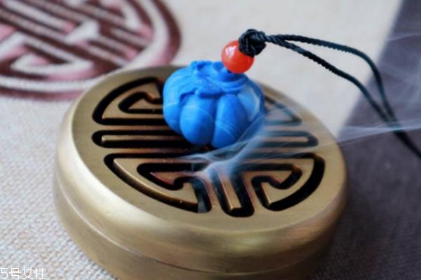 如何辨别青金石真假 这几点就能区分