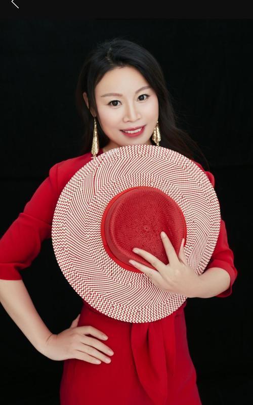 “草帽姐”徐桂花：从爆红到沦落摆地摊，8年来她都经历了什么？