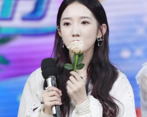 杨超越ins简介暴露火箭少女101矛盾，官博发文再引粉丝骂战