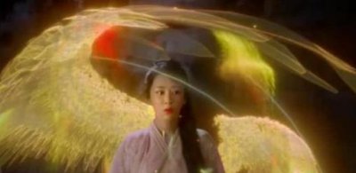 ​同样“有翅膀”：锦觅绝美，雪飞霜仙气，看到霸气的她：输了输了