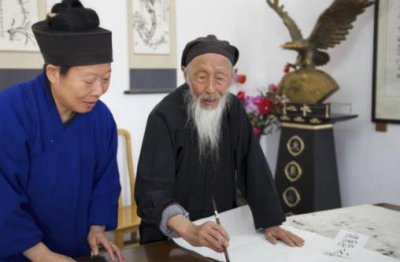 ​此人被称为“神仙”,修炼了70年，预先知道自己104岁去世