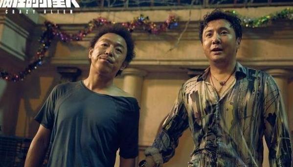 票房冠军《疯狂的外星人》，为何口碑分化两极，原因3个方面
