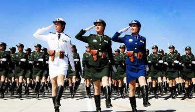​阅兵时，女兵为何都穿“丝袜”？为了好看？真正的作用你猜不到！