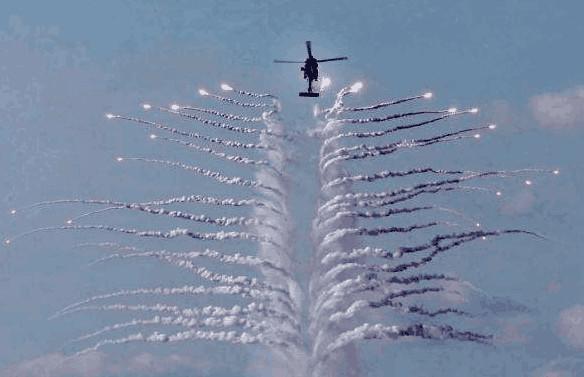 战斗机中的干扰弹是针对什么的?一组图片告诉你它有多厉害!