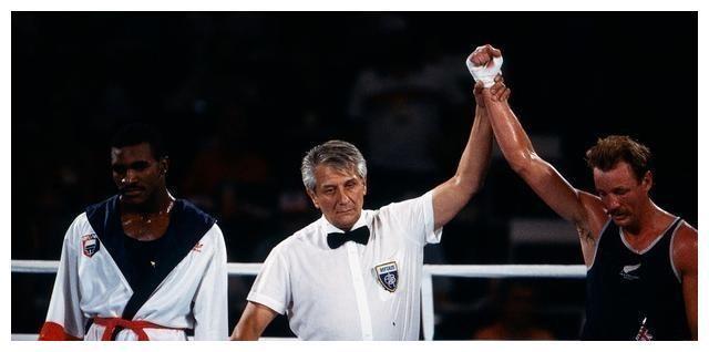 拳王霍利菲尔德不为人知的往事,11岁时因连续失利险些放弃拳击!