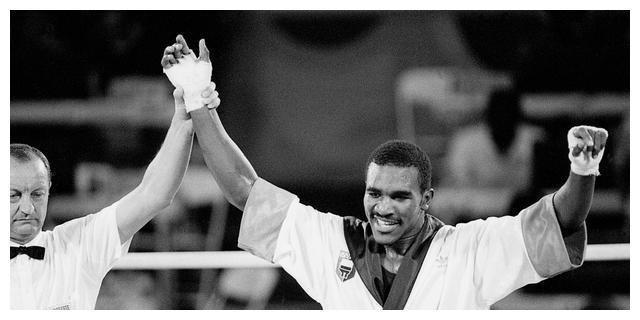 拳王霍利菲尔德不为人知的往事,11岁时因连续失利险些放弃拳击!