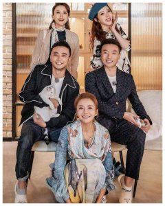 ​“央视一姐”朱迅：光鲜亮丽的背后，千疮百孔的人生，让人心酸