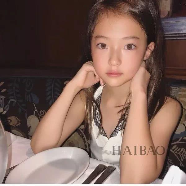 才10岁就气质赶超爱豆？这枚混血妹纸简直就是小仙女