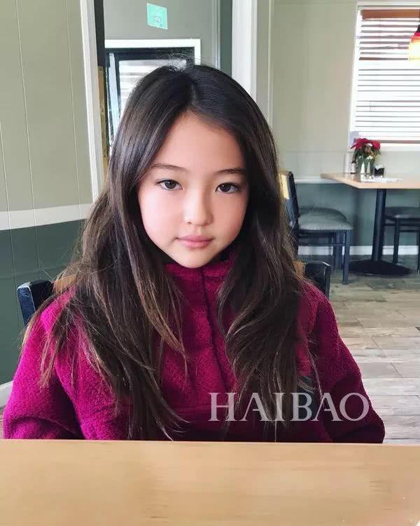 才10岁就气质赶超爱豆？这枚混血妹纸简直就是小仙女