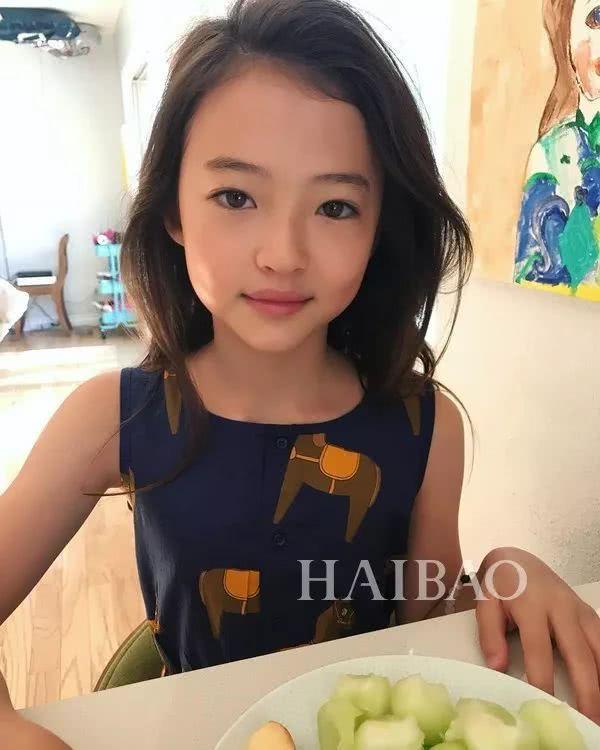 才10岁就气质赶超爱豆？这枚混血妹纸简直就是小仙女