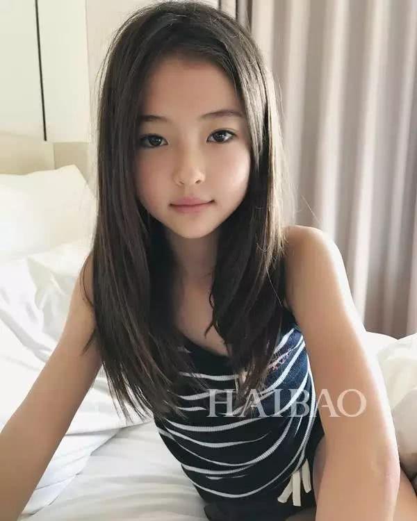 才10岁就气质赶超爱豆？这枚混血妹纸简直就是小仙女