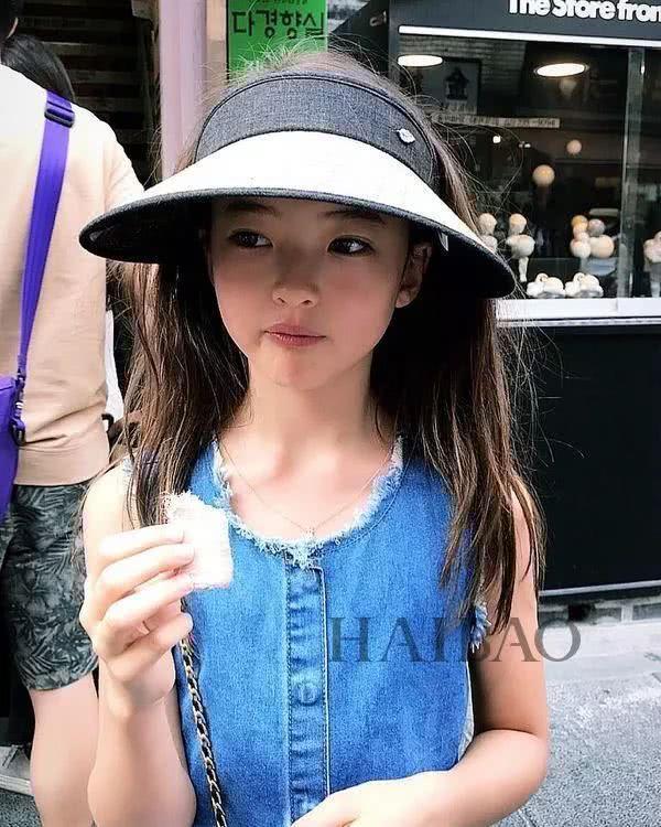 才10岁就气质赶超爱豆？这枚混血妹纸简直就是小仙女