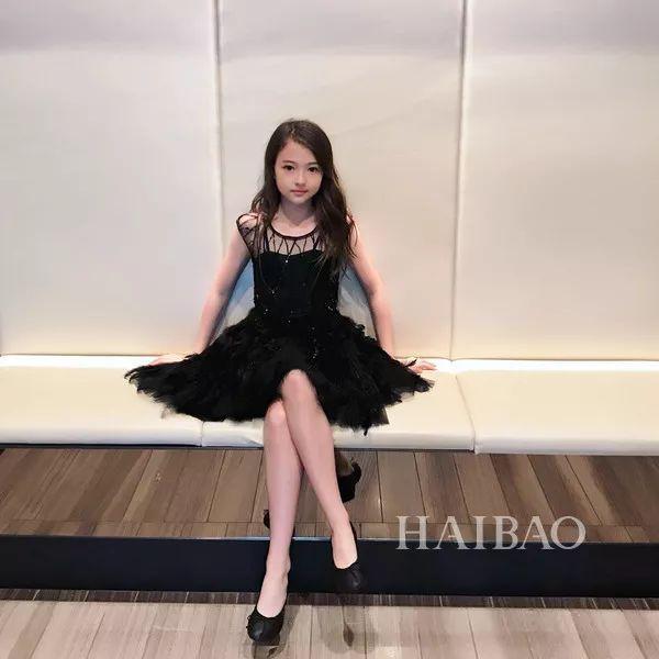 才10岁就气质赶超爱豆？这枚混血妹纸简直就是小仙女