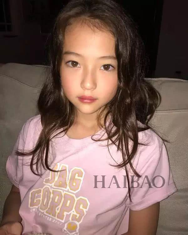 才10岁就气质赶超爱豆？这枚混血妹纸简直就是小仙女