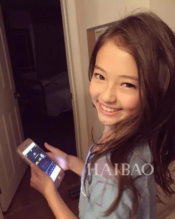 才10岁就气质赶超爱豆？这枚混血妹纸简直就是小仙女