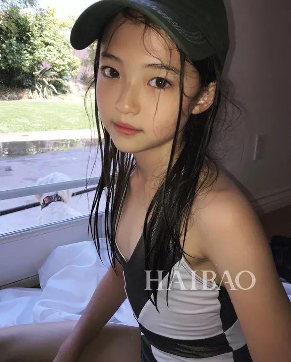 才10岁就气质赶超爱豆？这枚混血妹纸简直就是小仙女