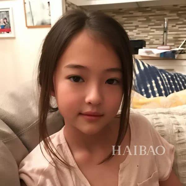 才10岁就气质赶超爱豆？这枚混血妹纸简直就是小仙女