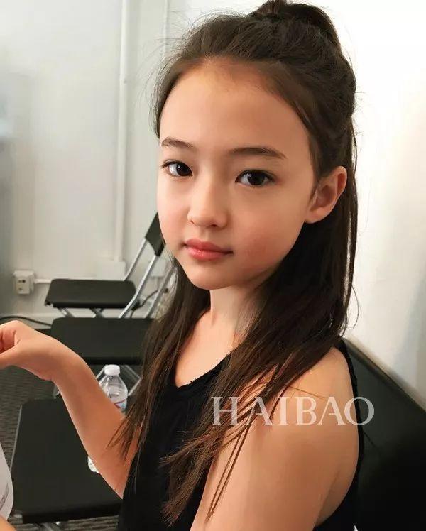 才10岁就气质赶超爱豆？这枚混血妹纸简直就是小仙女