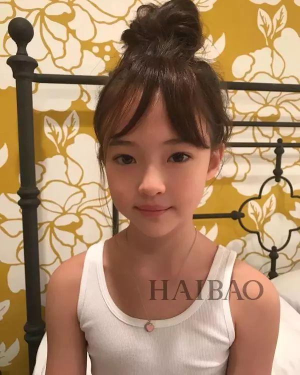 才10岁就气质赶超爱豆？这枚混血妹纸简直就是小仙女