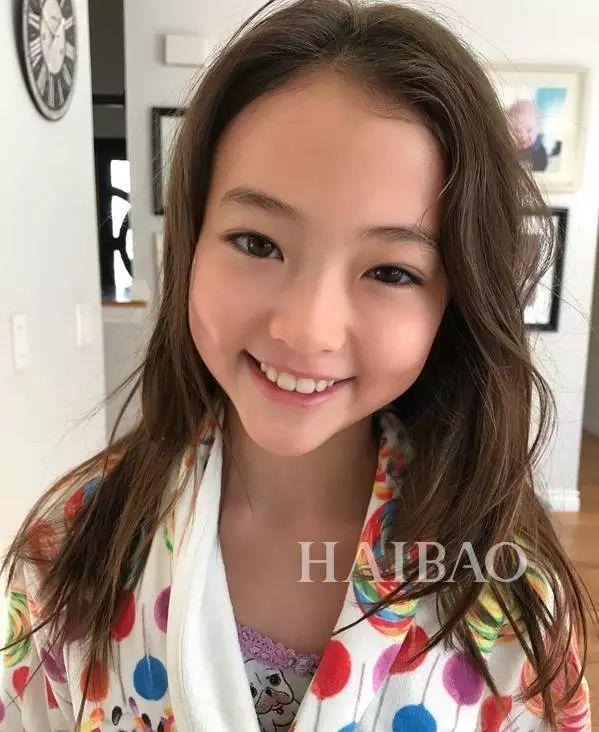 才10岁就气质赶超爱豆？这枚混血妹纸简直就是小仙女