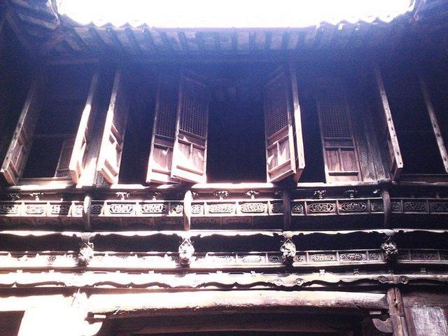 “一树梨花压海棠”看着很美，其实很“黄”！