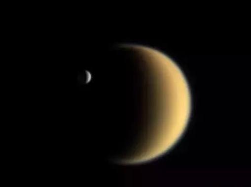 假如以光速旅行，我们这一生能踏遍137亿光年的宇宙吗？