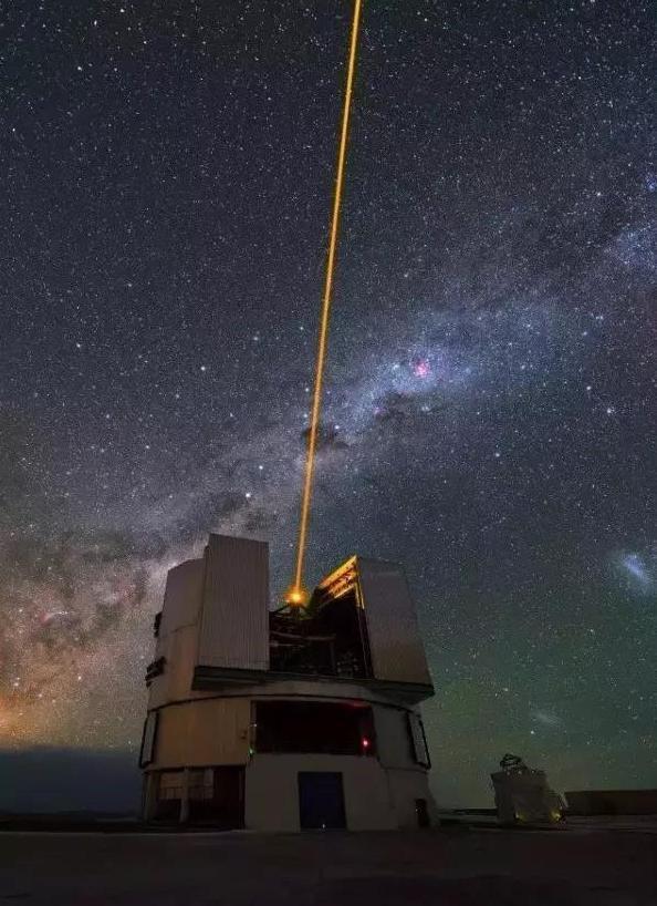 假如以光速旅行，我们这一生能踏遍137亿光年的宇宙吗？