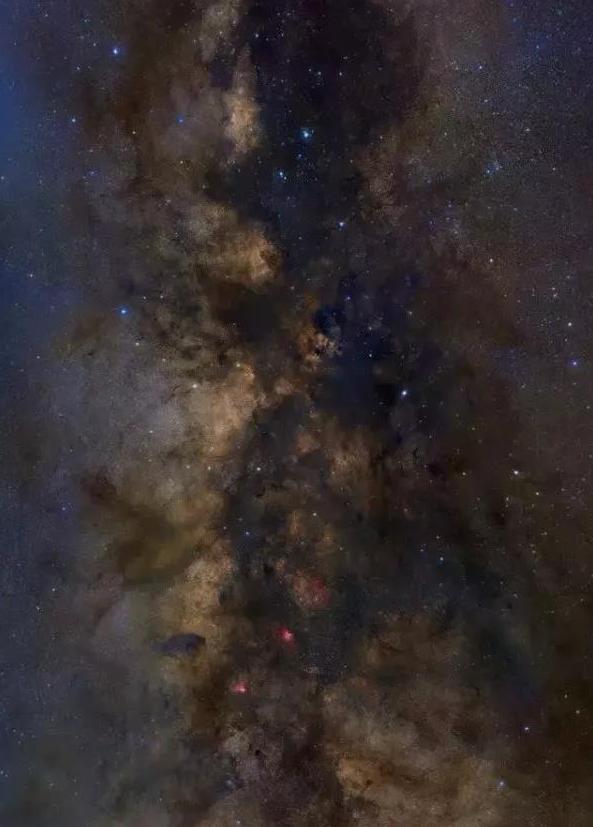 假如以光速旅行，我们这一生能踏遍137亿光年的宇宙吗？