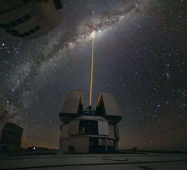 假如以光速旅行，我们这一生能踏遍137亿光年的宇宙吗？