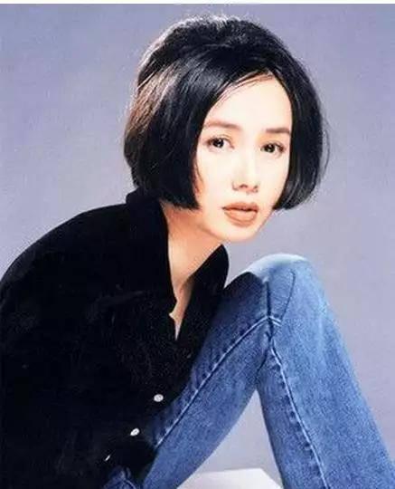 蒋雯丽17岁儿子近照曝光，长相惹争议，网友：爸爸的基因真强大