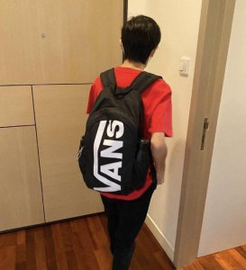 ​袁咏仪儿子发育惊人，14岁身高近170，遗传爸妈所有优点