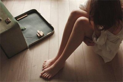 ​老婆出差不在家, 保姆朝我房门叩三下后，我下定决心和老婆离婚了