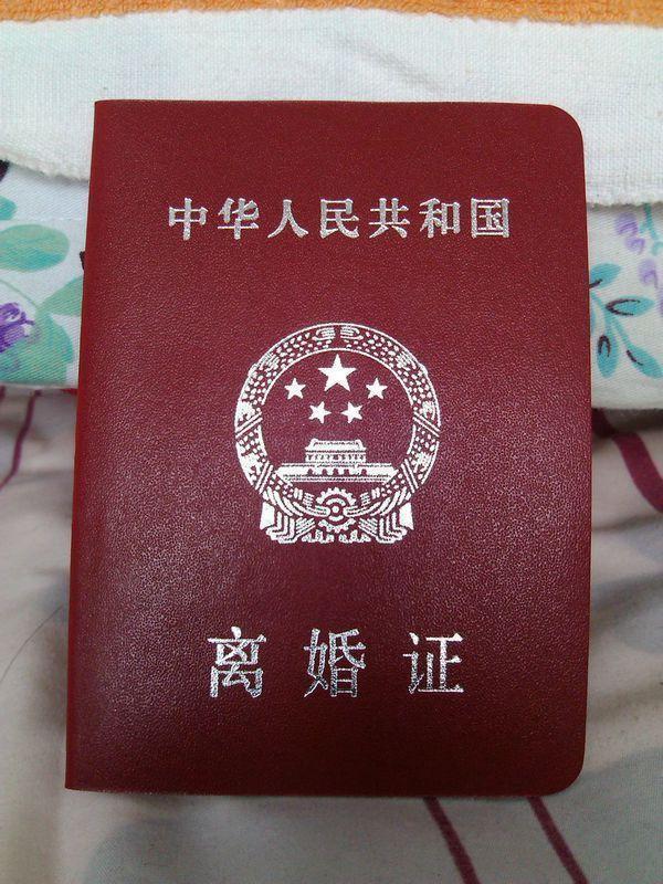 老婆出差不在家, 保姆朝我房门叩三下后，我下定决心和老婆离婚了