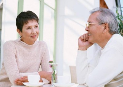 ​老人长寿会“克”子孙？医生：无稽之谈，老人长寿只因做到了3点