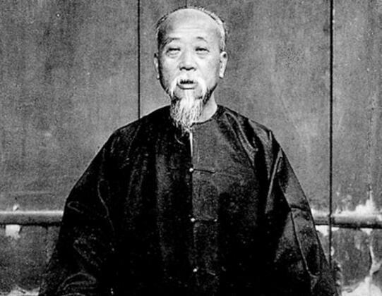 老婆很丑，成为笑柄，却为他生了个有名的儿子