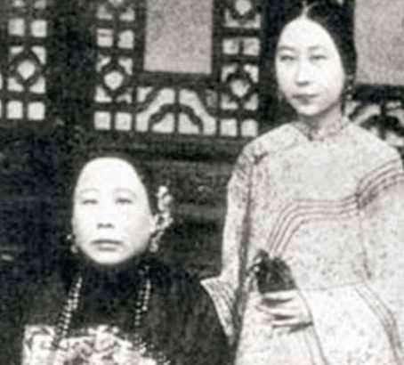 老婆很丑，成为笑柄，却为他生了个有名的儿子