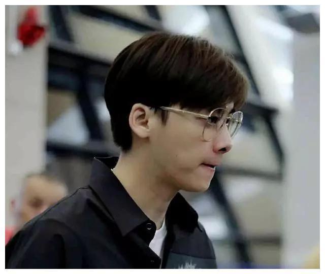 小鲜肉李易峰未修图近照曝光，面容憔悴令粉丝心疼