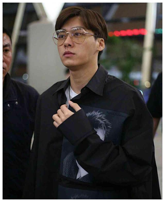 小鲜肉李易峰未修图近照曝光，面容憔悴令粉丝心疼