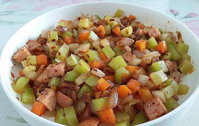 ​教你个懒人菜，4种食材一锅炒，营养美味