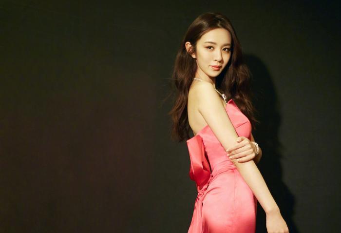 曾与胡歌传绯闻，长相漂亮却不火，搭档张嘉译圈粉无数