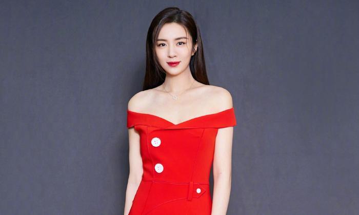曾与胡歌传绯闻，长相漂亮却不火，搭档张嘉译圈粉无数